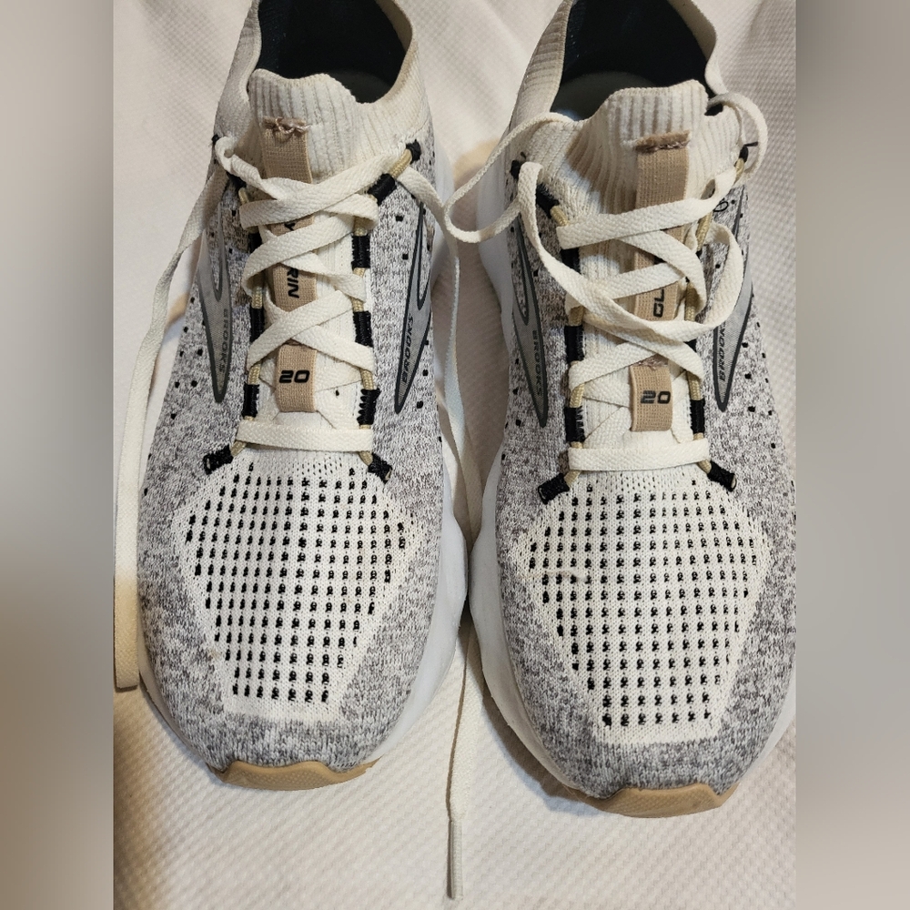 Brooks Glycerin Stealth Fit Grey and Cream Running Shoes